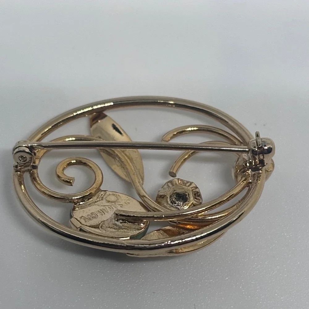 Vintage‎ Sarah Coventry Brooch Gold Tone Leaf Faux Pearl Green Stone